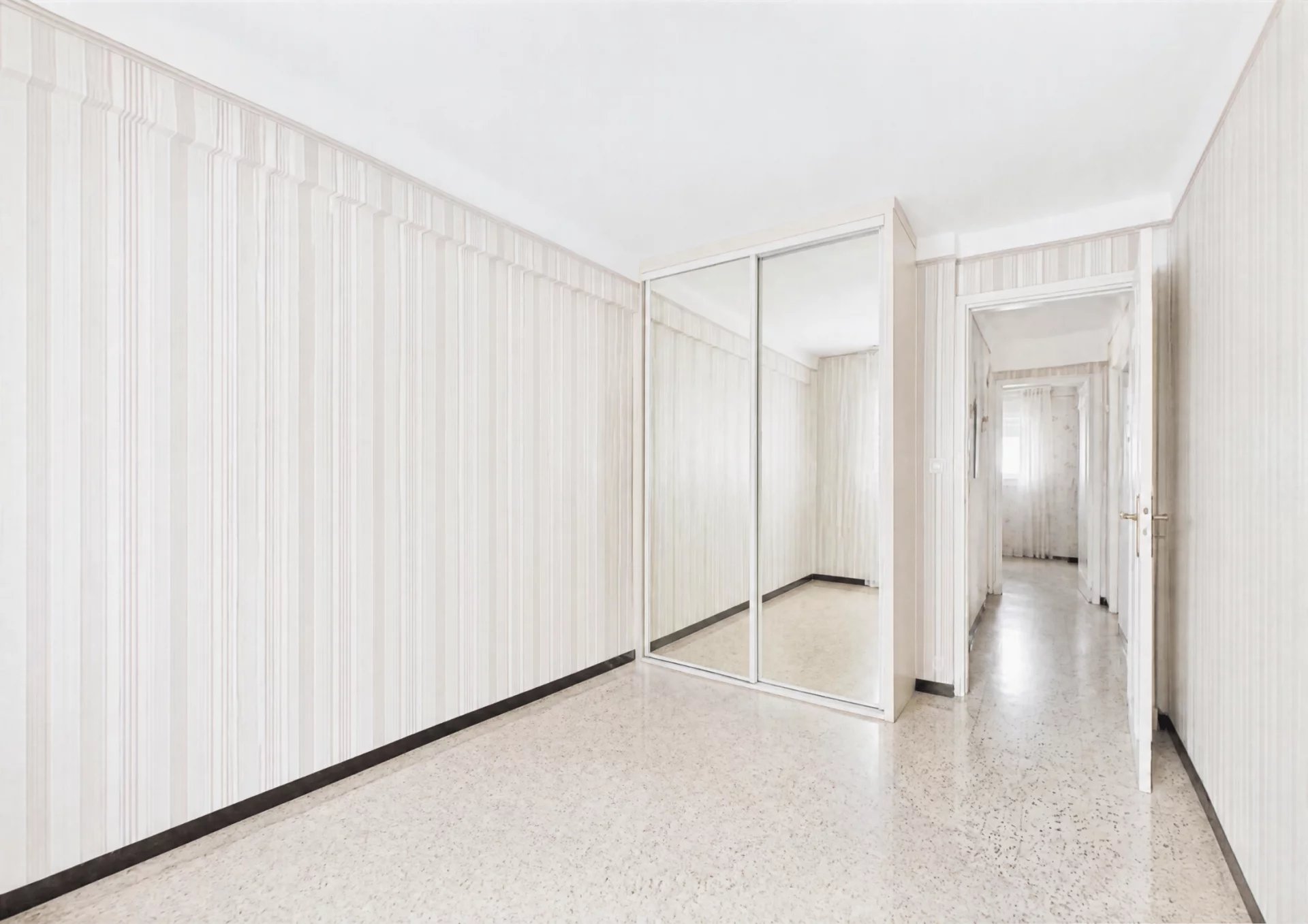 88b9261263d8144a6c847a3756946d25_2c9b67910b_1920-original.jpg À VENDRE – Appartement T3 lumineux proche Juan-les-Pins