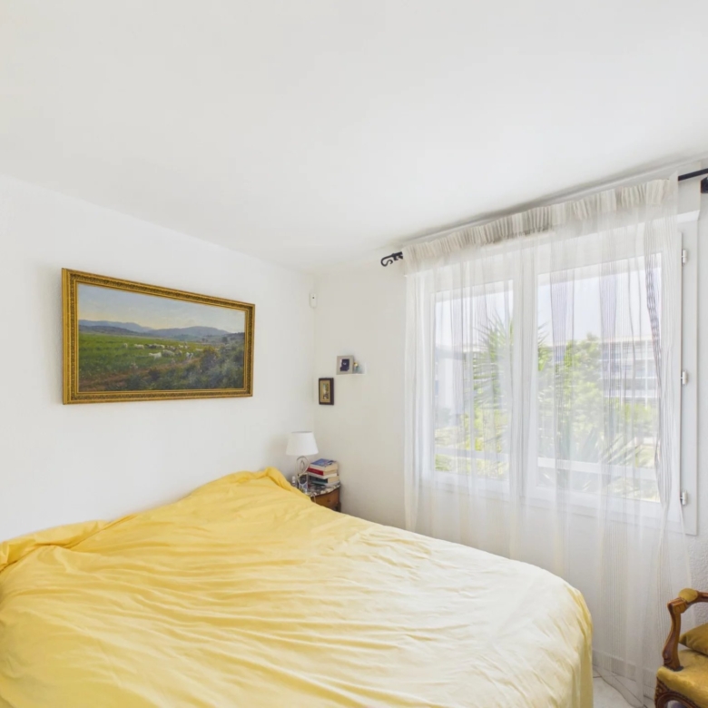 2 pièces d’angle avec vaste terrasse – Quartier Rostagne / Les Pins