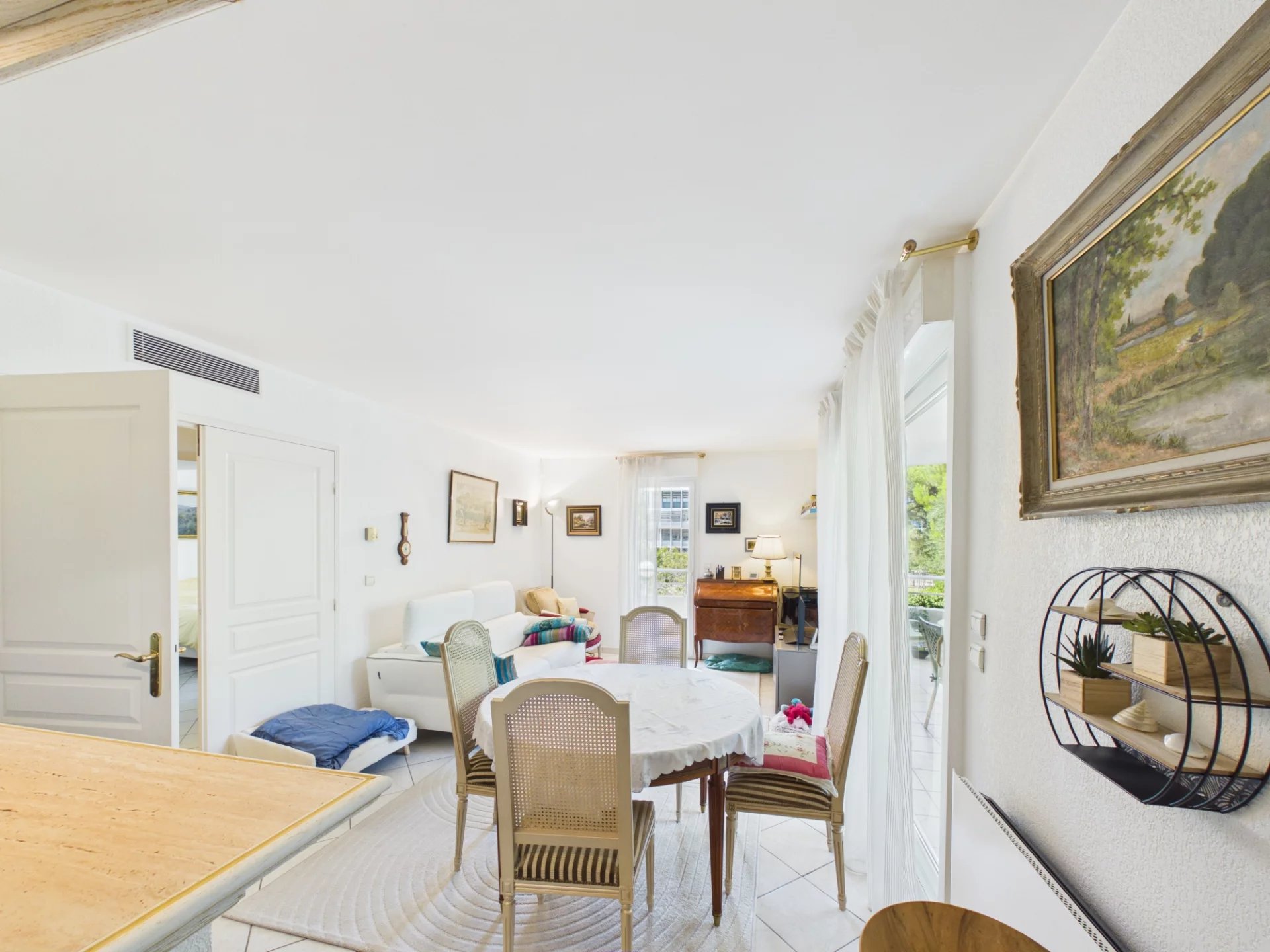 936ec901cf6b6488e5a5f94819ee8ea4_1fb0a7803a_1920-original.jpg 2 pièces d’angle avec vaste terrasse – Quartier Rostagne / Les Pins