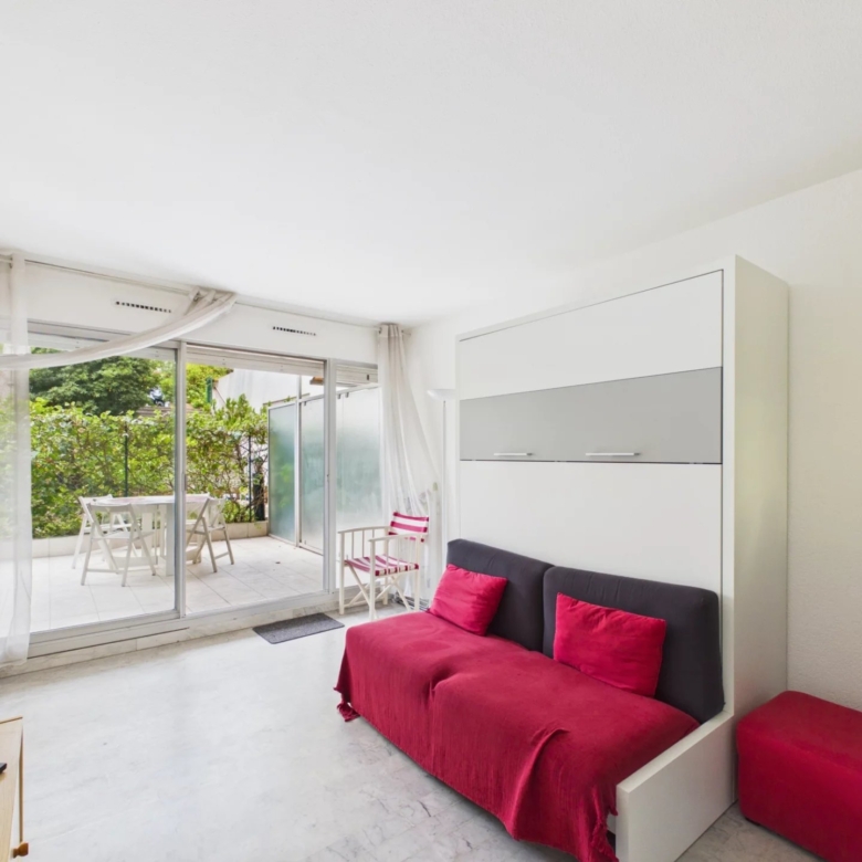 Studio de 29 m² en rez-de-chaussée avec terrasse – Résidence sécurisée avec piscine