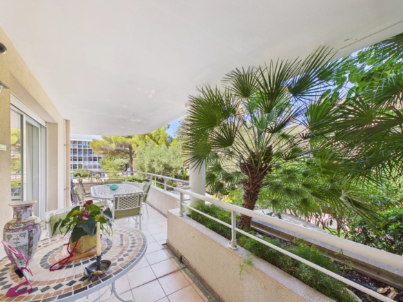 2 pièces d’angle avec vaste terrasse – Quartier Rostagne / Les Pins
