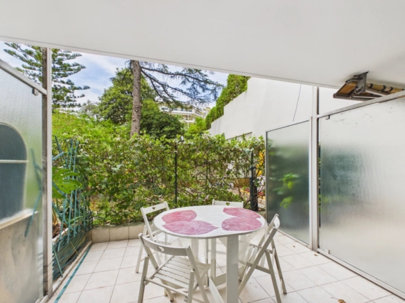 Studio de 29 m² en rez-de-chaussée avec terrasse – Résidence sécurisée avec piscine