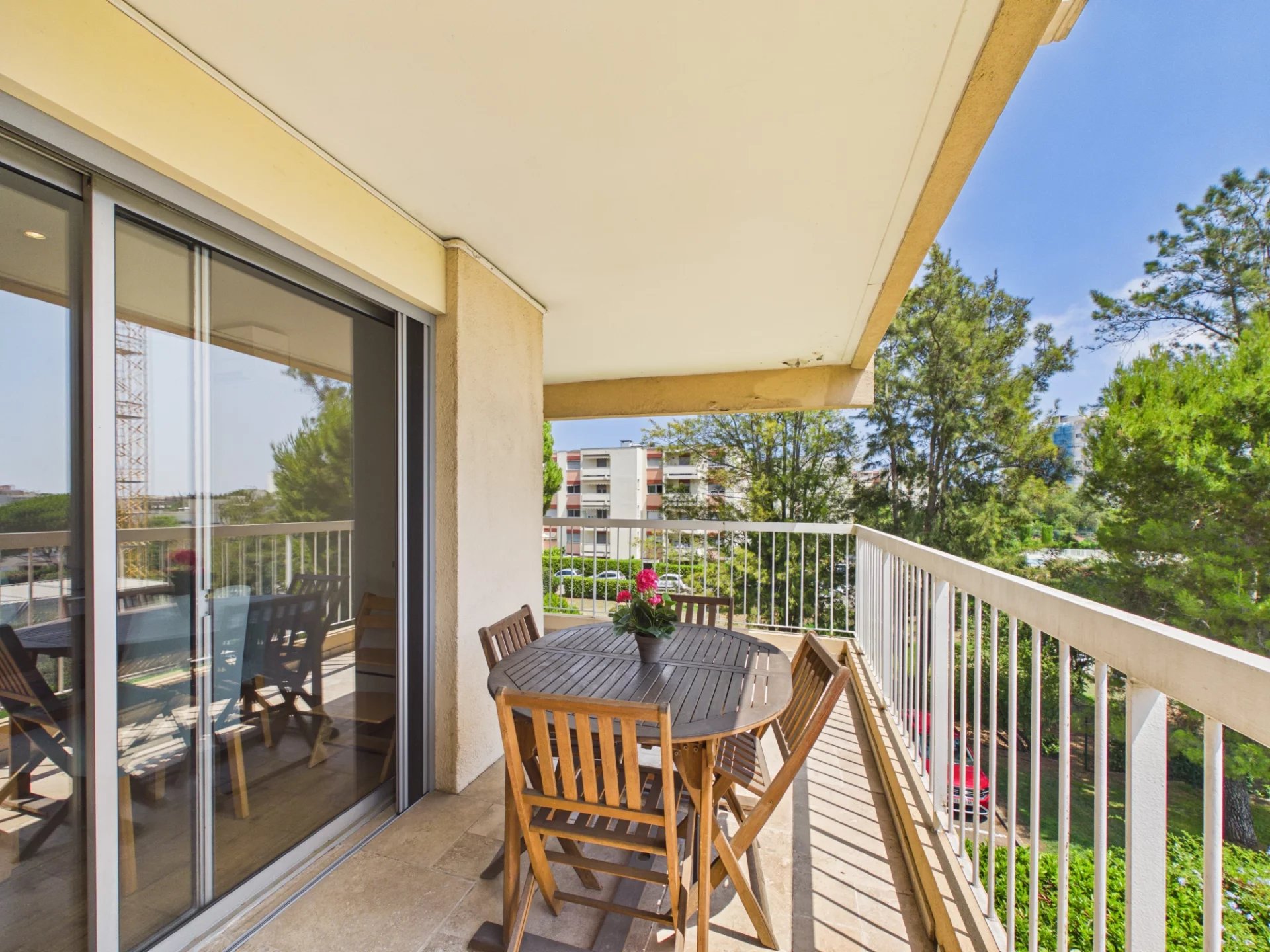feb8edb9f25c206d9626f2e75b0ba6cf_bce1d73015_1920-original.jpg ANTIBES – QUARTIER DES COMBES – 3 PIÈCES D’ANGLE AVEC GRANDE TERRASSE, GARAGE ET CAVE