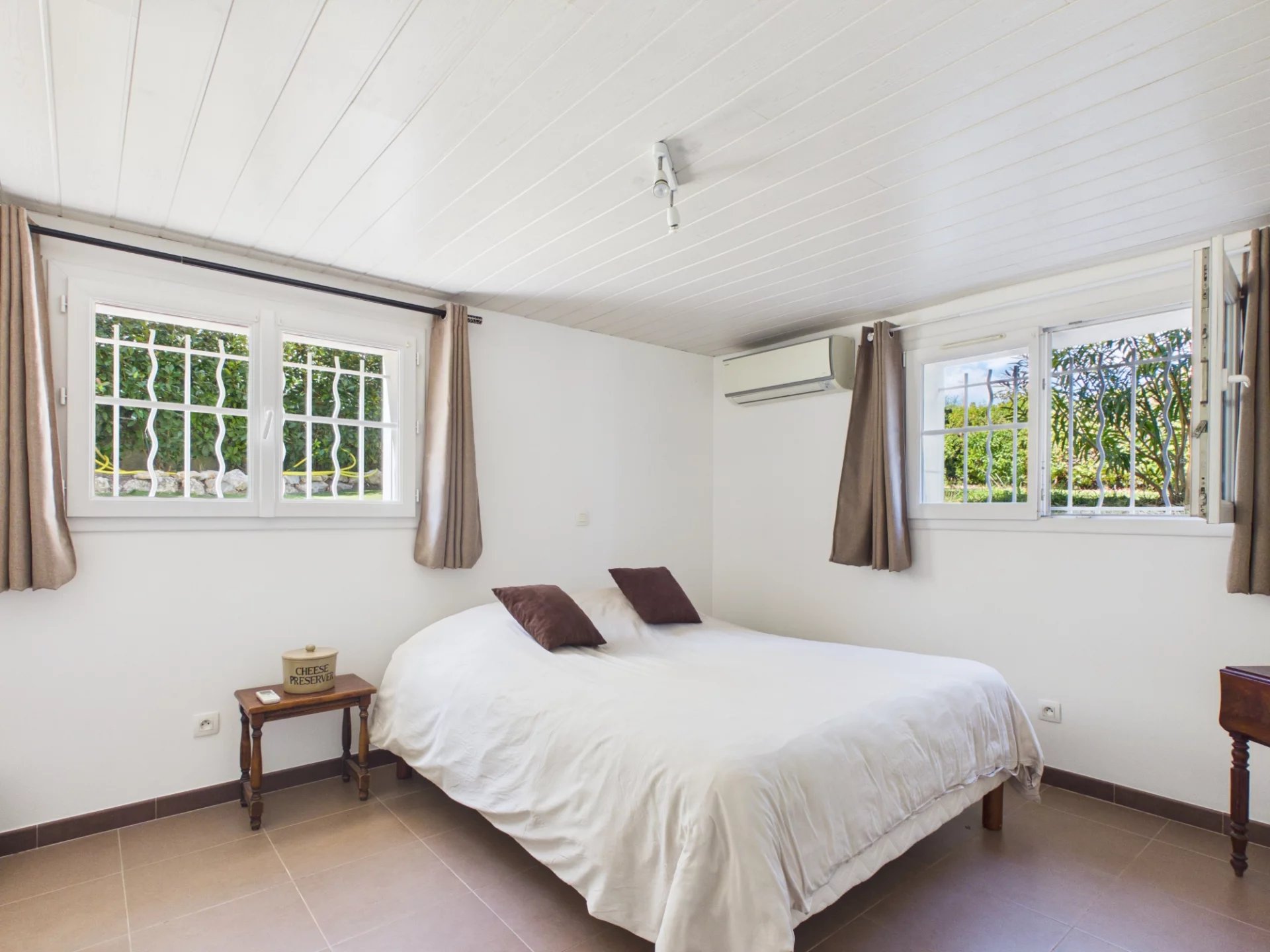1656bf2d8b88d348af5cc7bb8e50aa62_5c74694835_1920-original.jpg VILLA WITH SWIMMING POOL – JUAN-LES-PINS – 183 SQ M – 1,400 SQ M PLOT