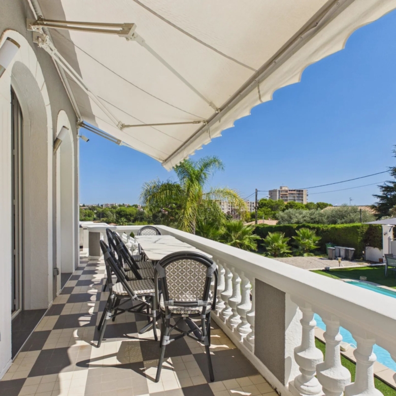 VILLA WITH SWIMMING POOL – JUAN-LES-PINS – 183 SQ M – 1,400 SQ M PLOT