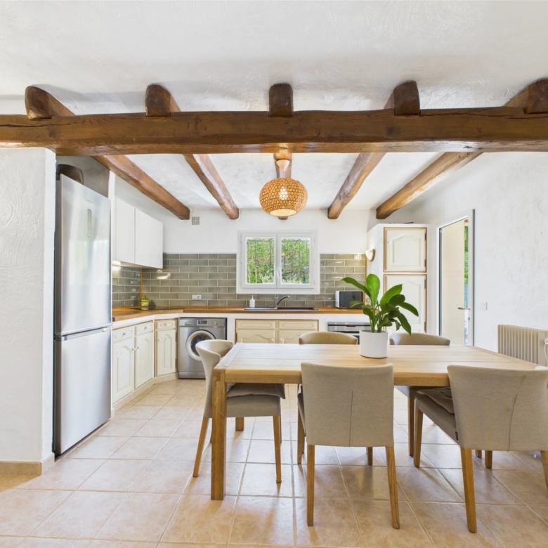 🏡 Quiet family home – 94 m 2, garden of 350 m 2, 3 bedrooms, close to beaches and shops  🏡 Quiet family home – 100 m 2, garden of 350 m 2, 3 bedrooms, close to beaches and shops