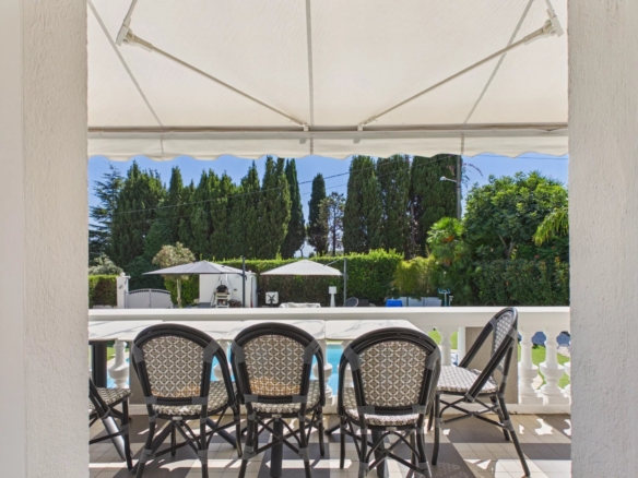 VILLA WITH SWIMMING POOL – JUAN-LES-PINS – 183 SQ M – 1,400 SQ M PLOT