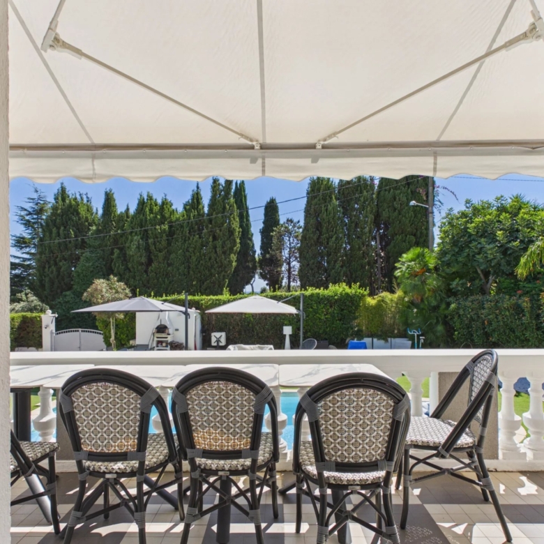 VILLA WITH SWIMMING POOL – JUAN-LES-PINS – 183 SQ M – 1,400 SQ M PLOT