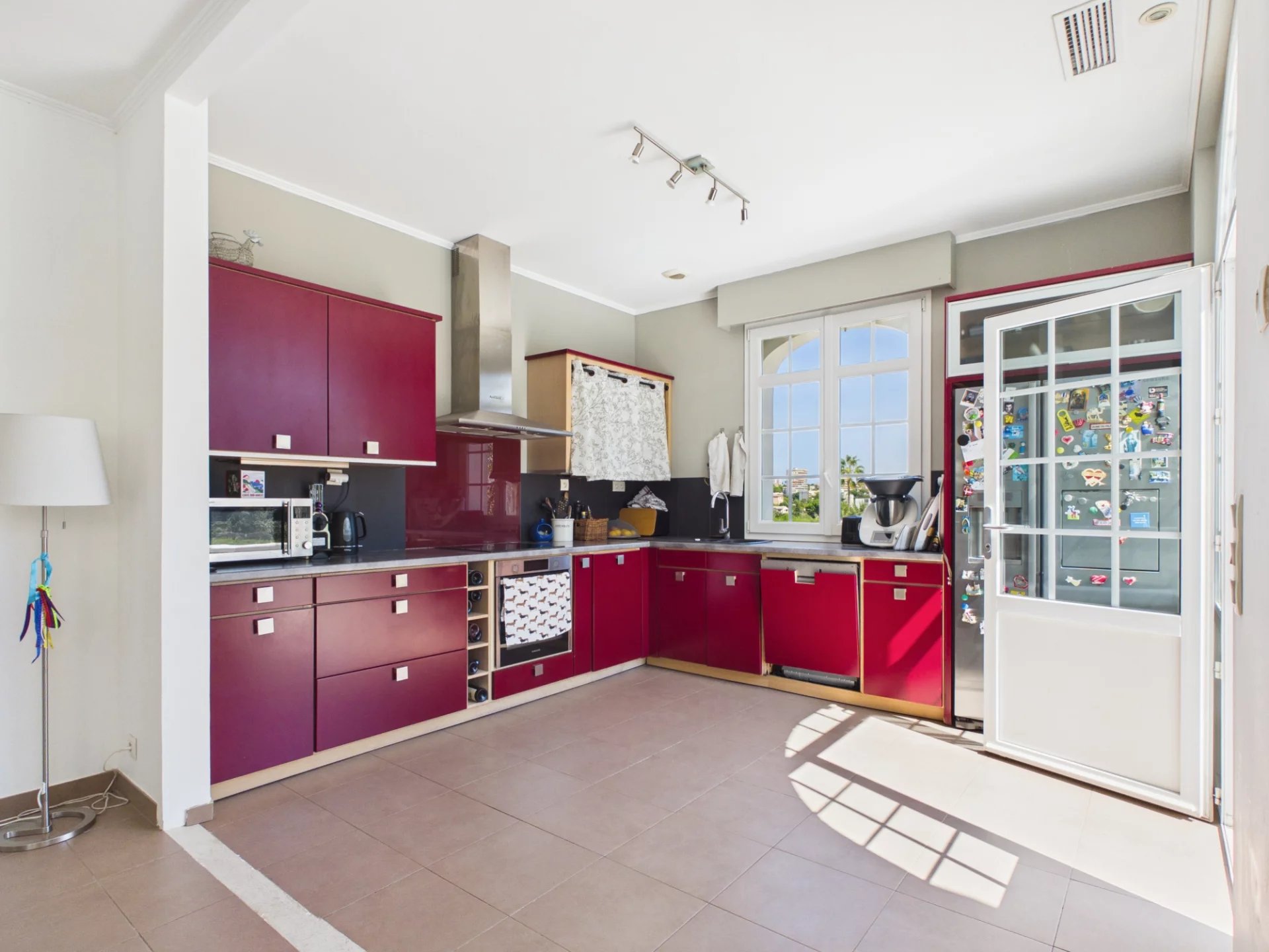 21031e8f4ab14f5c42bb55584091553f_b03e5a57f4_1920-original.jpg VILLA WITH SWIMMING POOL – JUAN-LES-PINS – 183 SQ M – 1,400 SQ M PLOT