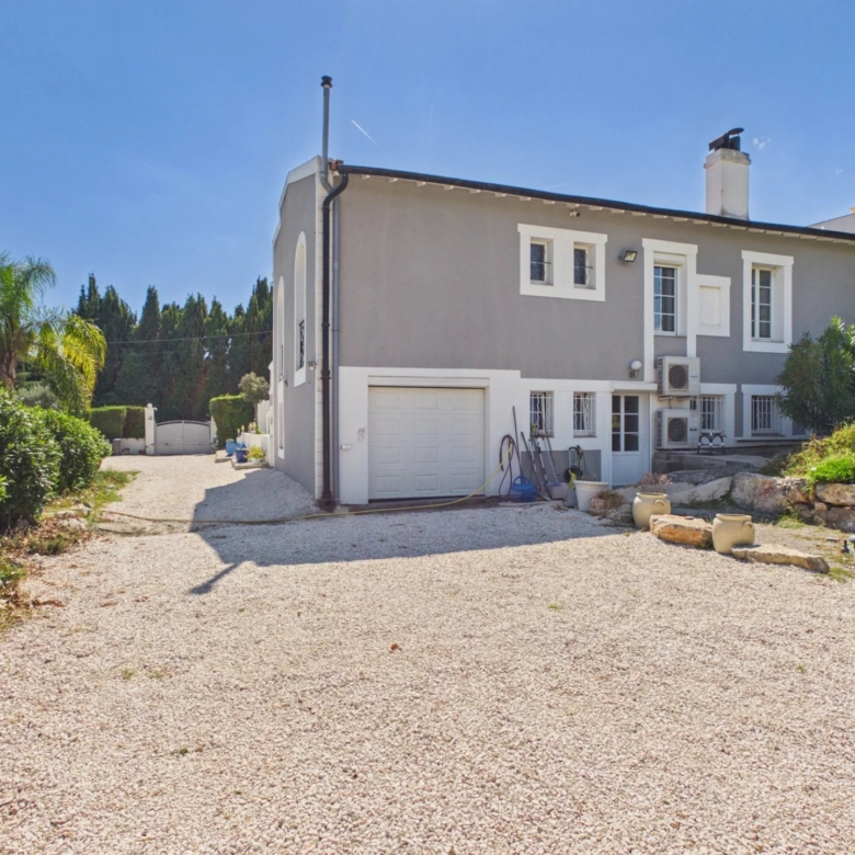 VILLA WITH SWIMMING POOL – JUAN-LES-PINS – 183 SQ M – 1,400 SQ M PLOT