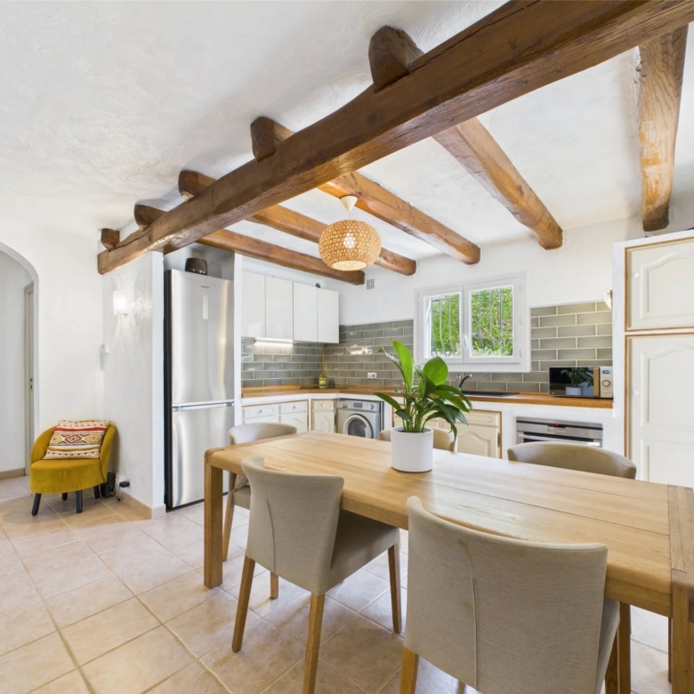 🏡 Quiet family home – 94 m 2, garden of 350 m 2, 3 bedrooms, close to beaches and shops  🏡 Quiet family home – 100 m 2, garden of 350 m 2, 3 bedrooms, close to beaches and shops