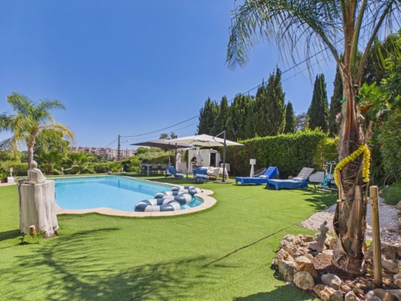 VILLA WITH SWIMMING POOL – JUAN-LES-PINS – 183 SQ M – 1,400 SQ M PLOT