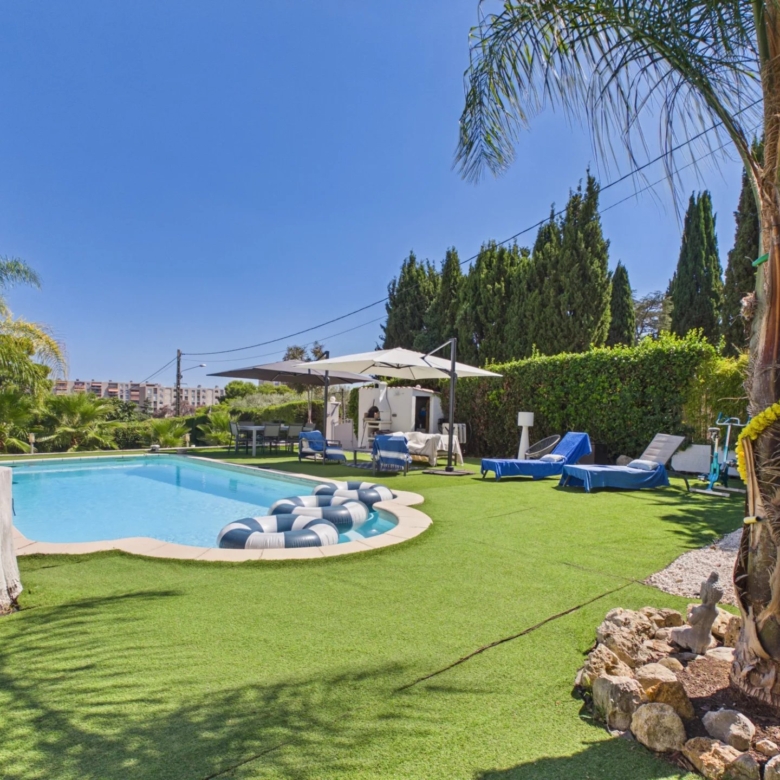 VILLA WITH SWIMMING POOL – JUAN-LES-PINS – 183 SQ M – 1,400 SQ M PLOT