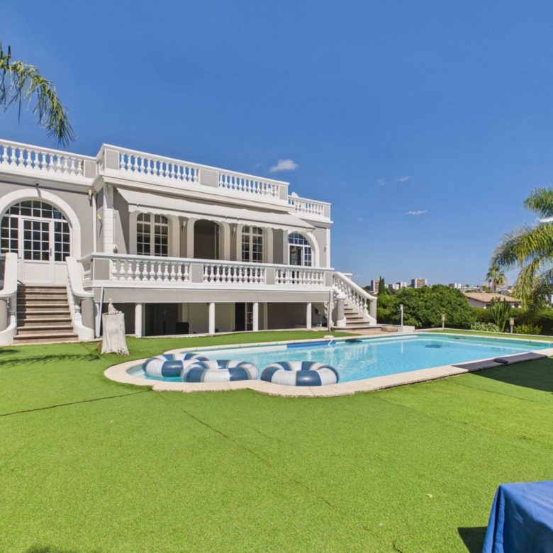 VILLA WITH SWIMMING POOL – JUAN-LES-PINS – 183 SQ M – 1,400 SQ M PLOT