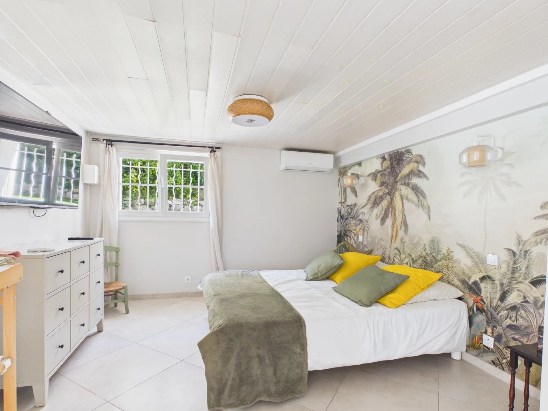 8044aa137b8114ac36d0e3a334f19d99_47fe75dc49_1920-original.jpg VILLA WITH SWIMMING POOL – JUAN-LES-PINS – 183 SQ M – 1,400 SQ M PLOT