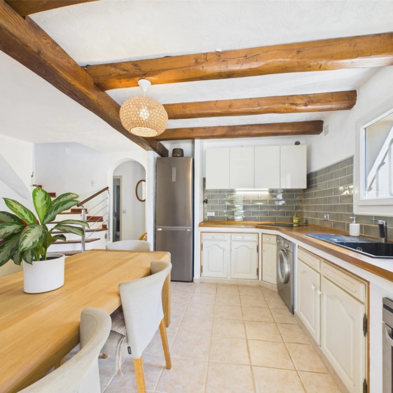 🏡 Quiet family home – 94 m 2, garden of 350 m 2, 3 bedrooms, close to beaches and shops  🏡 Quiet family home – 100 m 2, garden of 350 m 2, 3 bedrooms, close to beaches and shops