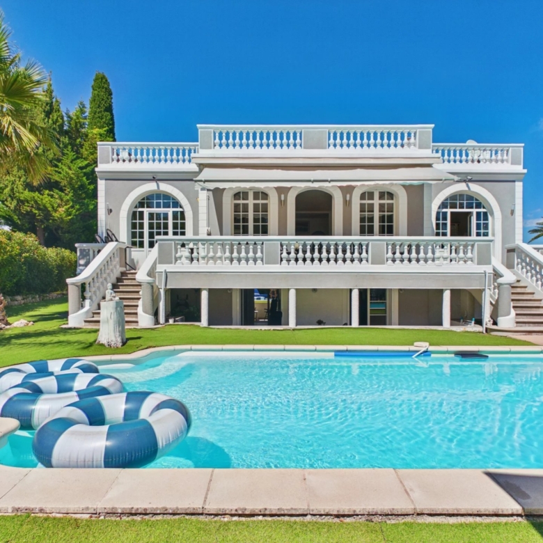 VILLA WITH SWIMMING POOL – JUAN-LES-PINS – 183 SQ M – 1,400 SQ M PLOT