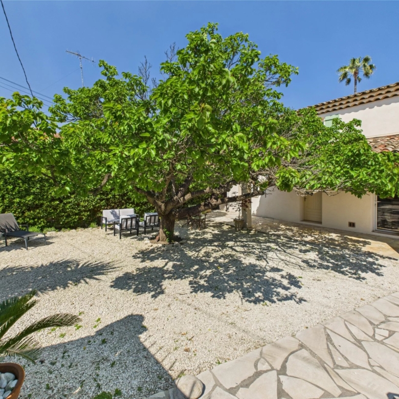 🏡 Quiet family home – 94 m 2, garden of 350 m 2, 3 bedrooms, close to beaches and shops  🏡 Quiet family home – 100 m 2, garden of 350 m 2, 3 bedrooms, close to beaches and shops