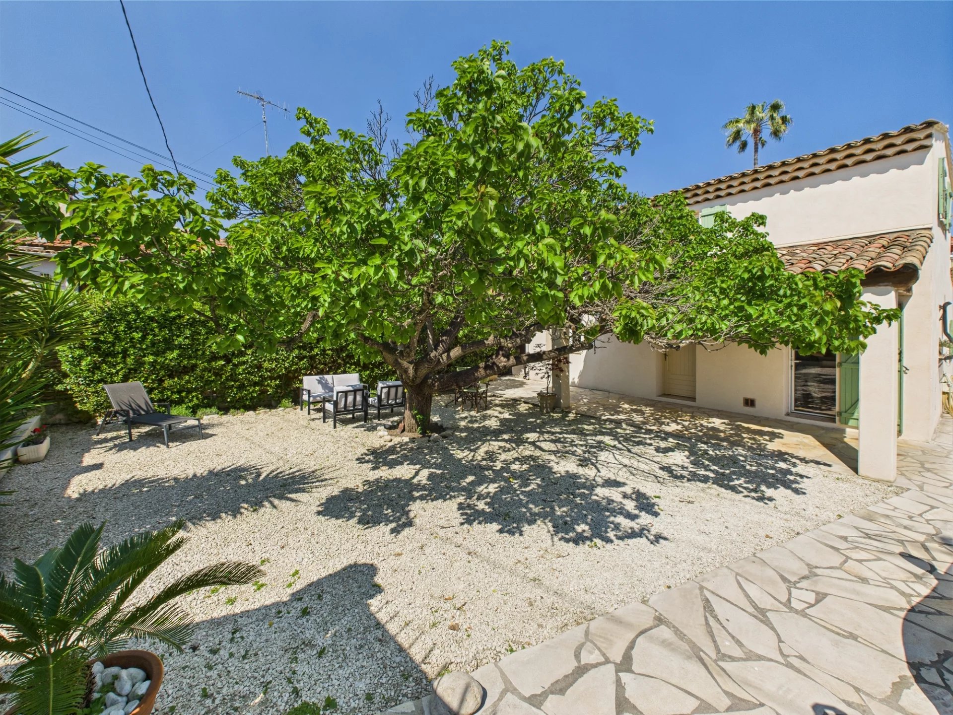 🏡 Quiet family home - 94 m 2, garden of 350 m 2, 3 bedrooms, close to beaches and shops 🏡 Quiet family home - 100 m 2, garden of 350 m 2, 3 bedrooms, close to beaches and shops - Tanit Immobilier