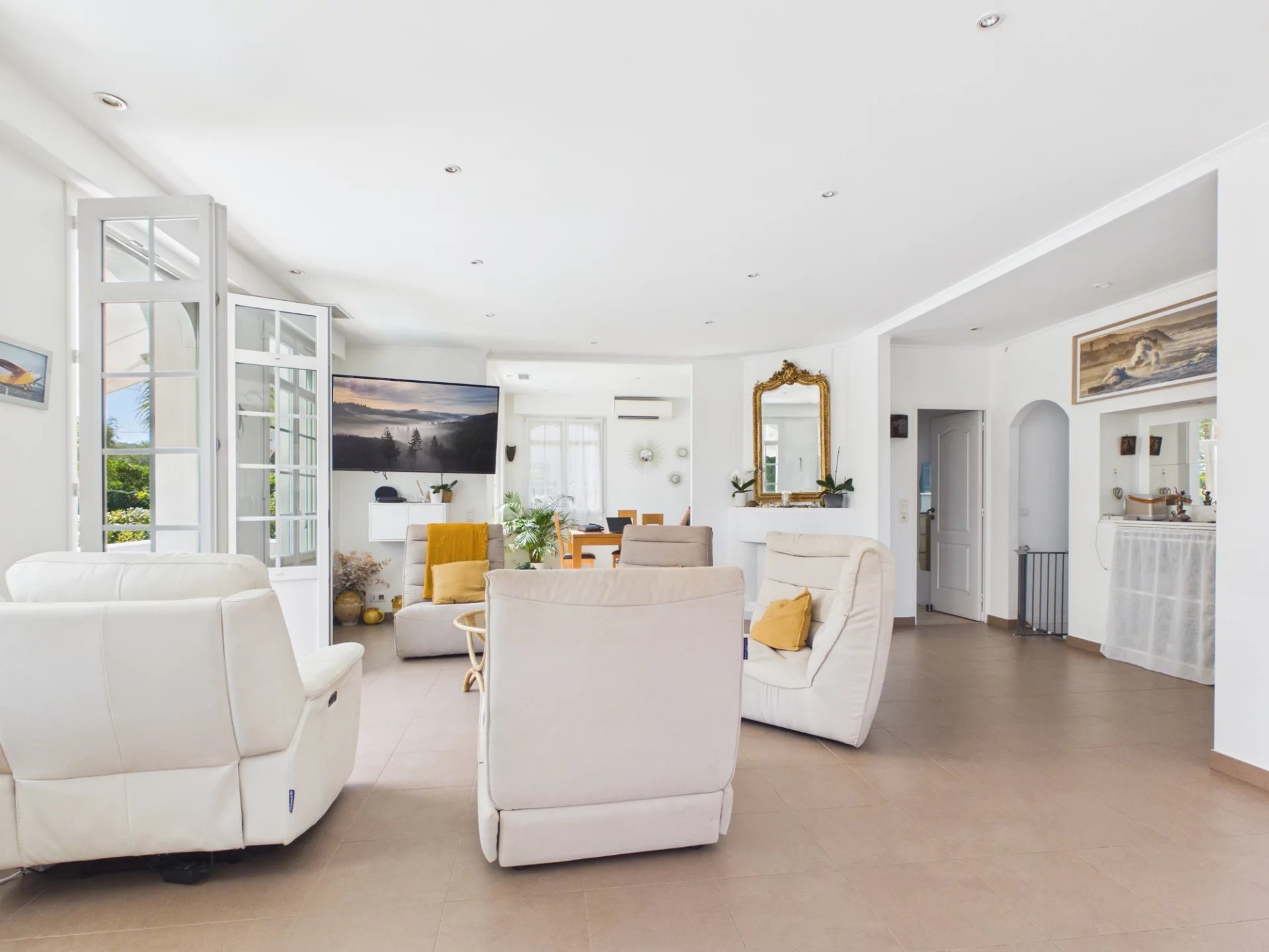 f8b91225610de24f80a30b8dd1836c4b_dd7f9b15ee_1920-original.jpg VILLA WITH SWIMMING POOL – JUAN-LES-PINS – 183 SQ M – 1,400 SQ M PLOT