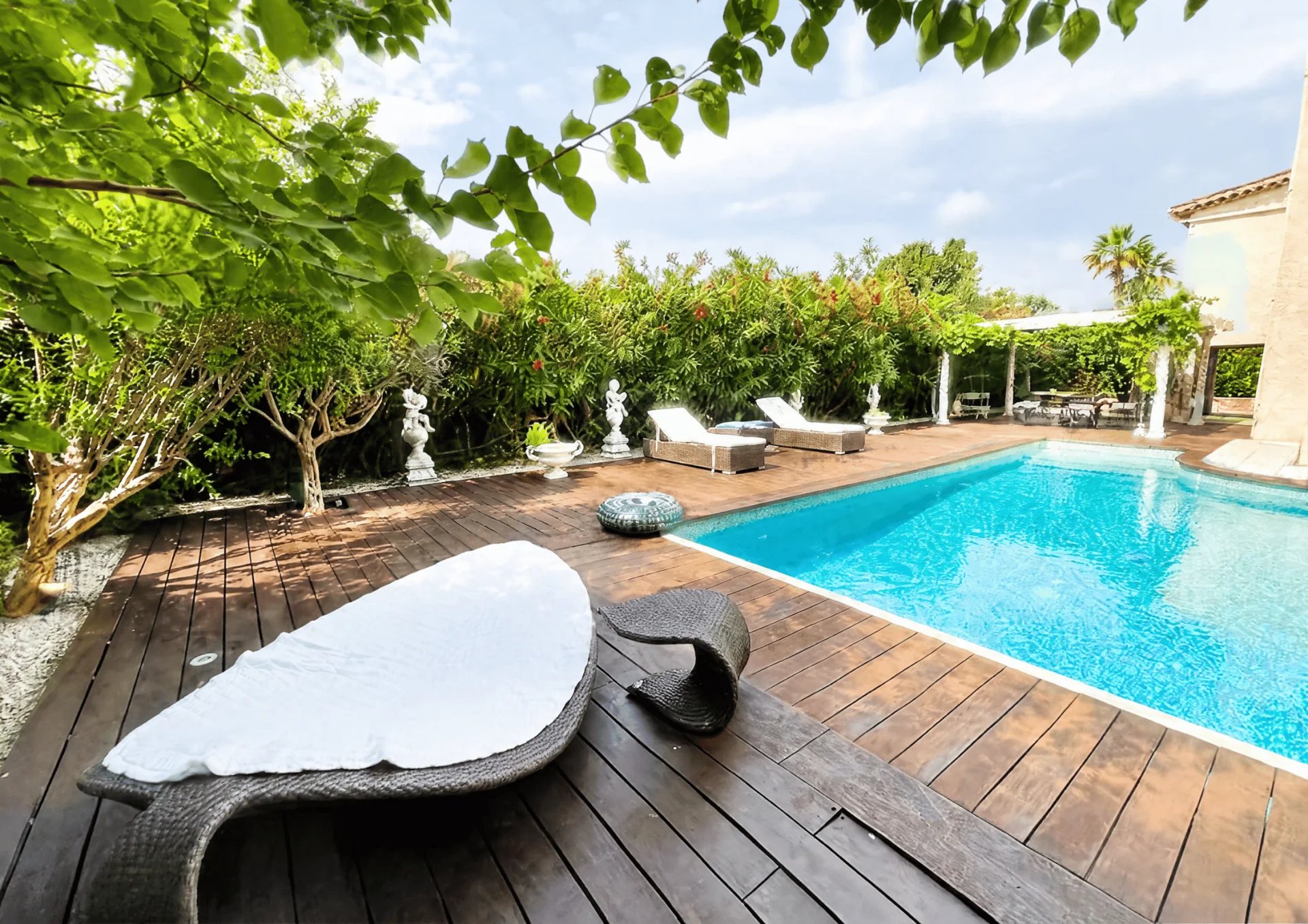 0131e8156cccbfbed91faa1e26845b70_61954c23eb_1920-original.jpg Villa d’exception – Antibes