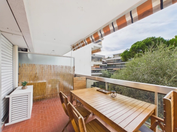 JUAN-LES-PINS – RÉSIDENCE DE STANDING AVEC PARC & PISCINE