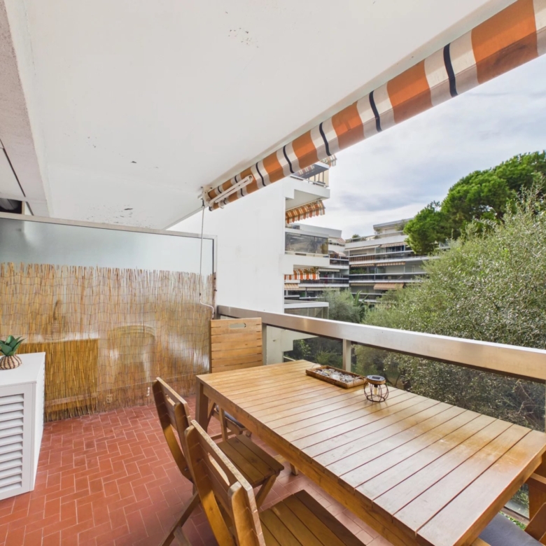 JUAN-LES-PINS – RÉSIDENCE DE STANDING AVEC PARC & PISCINE