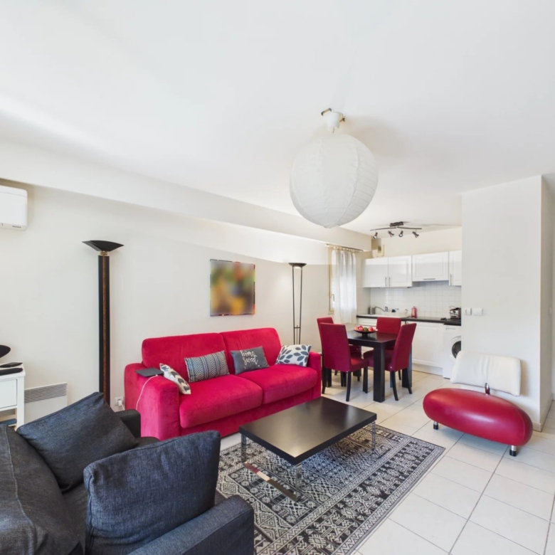 A VENDRE 2 PIECES TANIT JUAN LES PINS EN REZ DE JARDIN