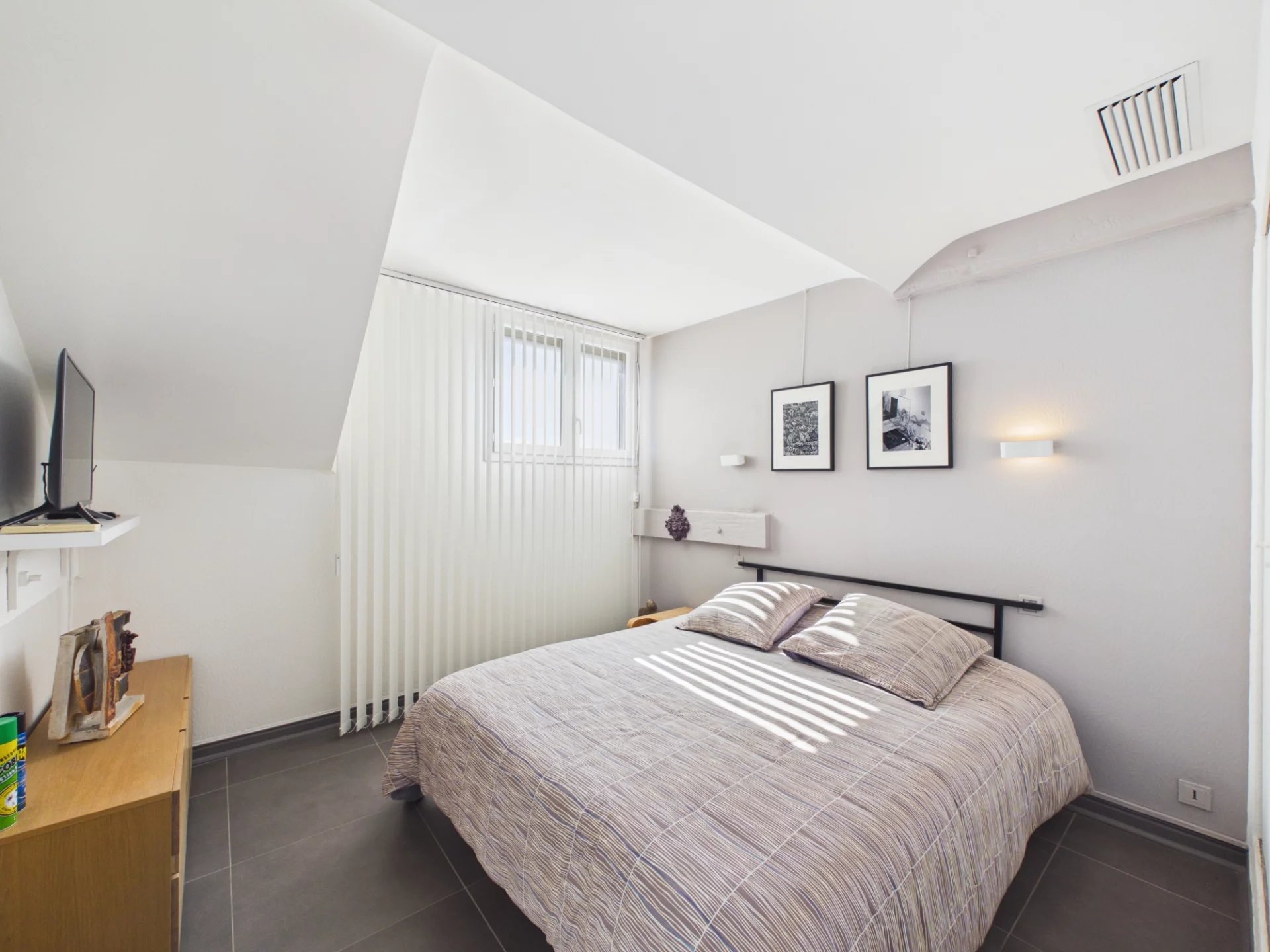 2f2d6c78e9d7315e7b86916b841cac71_96c3e69e94_1920-original.jpg DERNIER ÉTAGE – APPARTEMENT DE CARACTÈRE D’ENVIRON 151 M² – VOLUMES EXCEPTIONNELS