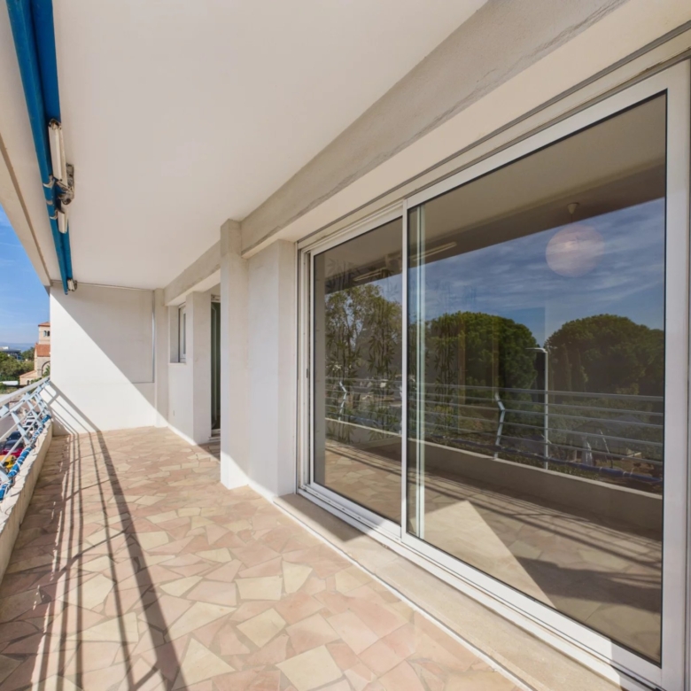 SUCCESSION – CAP D’ANTIBES – UNE VRAIE OPPORTUNITÉ À SAISIR