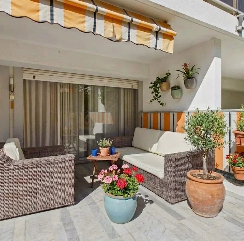 JUAN-LES-PINS – T3 avec Grande Terrasse, Garage et Piscine