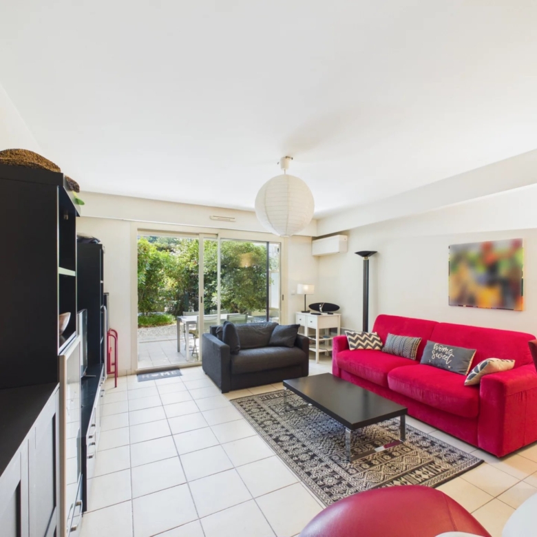 A VENDRE 2 PIECES TANIT JUAN LES PINS EN REZ DE JARDIN