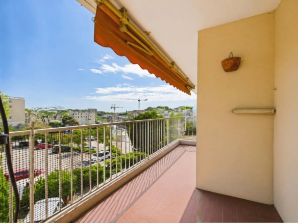 🏠👨‍👩‍👧‍👦 4-room family apartment – Route de Grasse