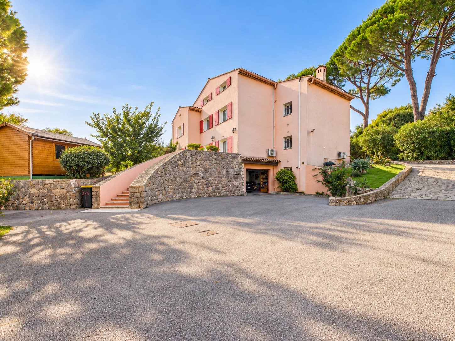 6075bc4260f994f360d11beacaa82a45_b8bdb7511e_1448-original.jpg ANTIBES – SAINT-MAYMES | 349 SQM VILLA – SWIMMING POOL – 3 INDEPENDENT LIVING AREAS