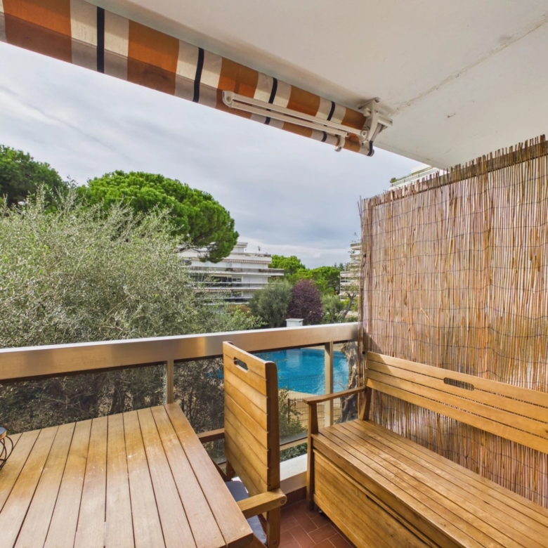 JUAN-LES-PINS – RÉSIDENCE DE STANDING AVEC PARC & PISCINE