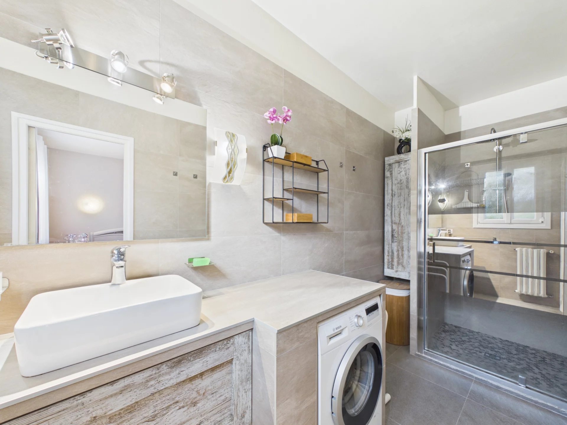 6ebb629dea9cfee12d3e993769f4e856_fd6246d749_1920-original.jpg ANTIBES – SAINT-MAYMES | 349 SQM VILLA – SWIMMING POOL – 3 INDEPENDENT LIVING AREAS