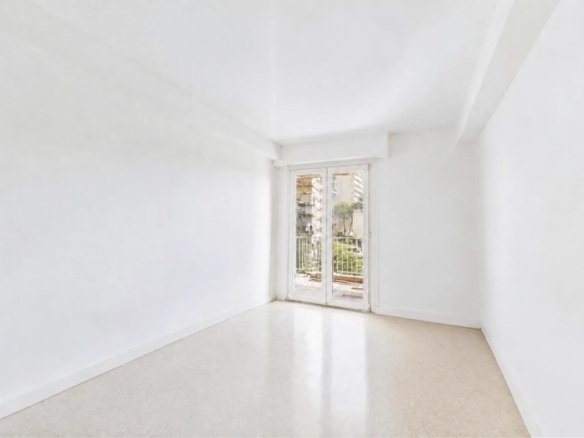 🏠👨‍👩‍👧‍👦 4-room family apartment – Route de Grasse