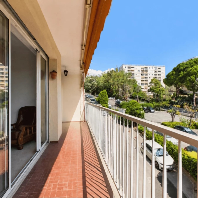 🏠👨‍👩‍👧‍👦 4-room family apartment – Route de Grasse
