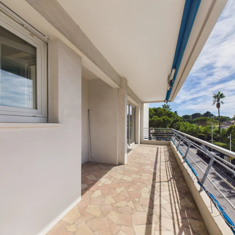 SUCCESSION – CAP D’ANTIBES – UNE VRAIE OPPORTUNITÉ À SAISIR