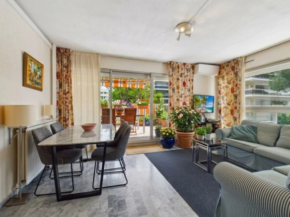 JUAN-LES-PINS – T3 avec Grande Terrasse, Garage et Piscine