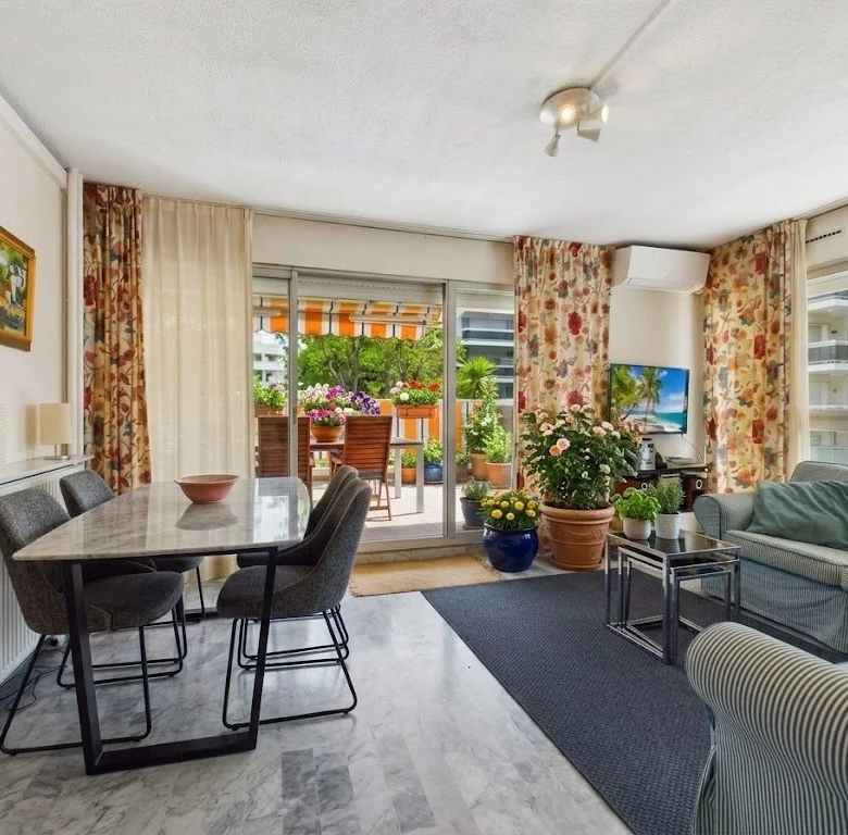JUAN-LES-PINS – T3 avec Grande Terrasse, Garage et Piscine