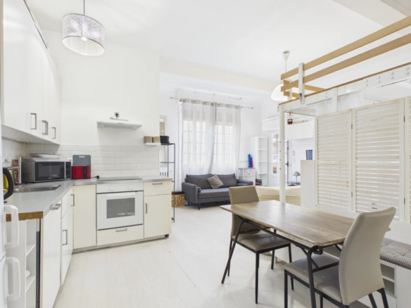 Grand studio tout confort – Juan-les-Pins