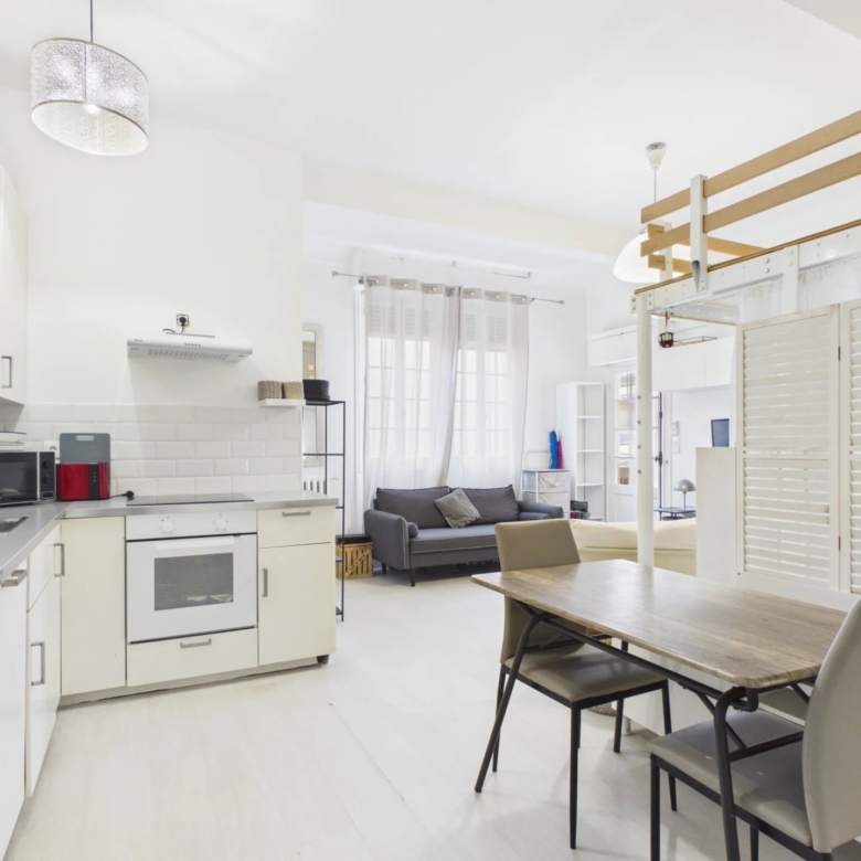Grand studio tout confort – Juan-les-Pins