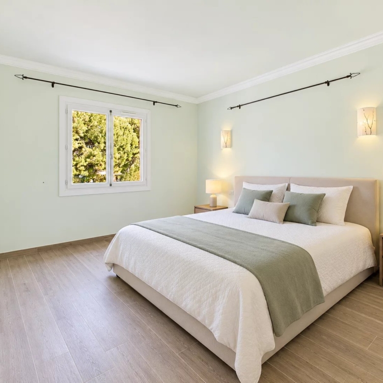 ANTIBES – SAINT-MAYMES | 349 SQM VILLA – SWIMMING POOL – 3 INDEPENDENT LIVING AREAS