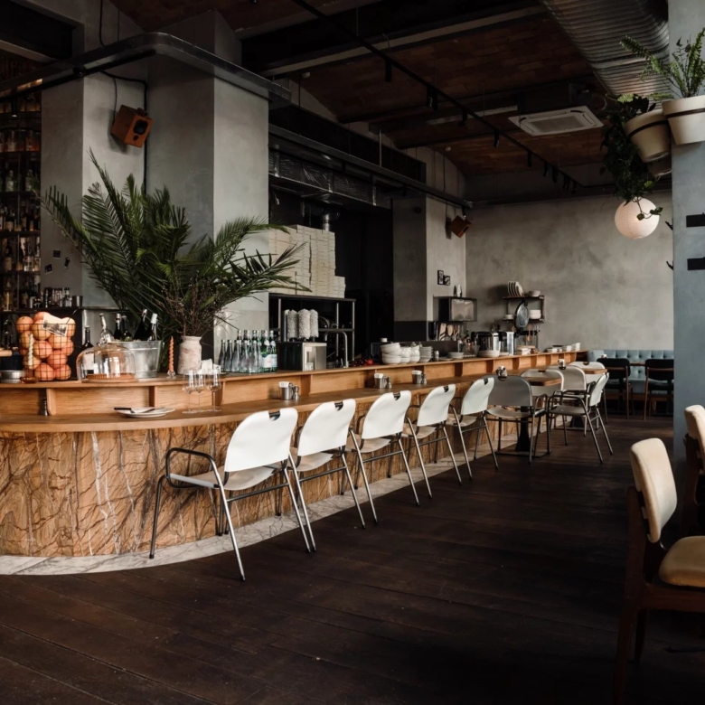FONDS DE COMMERCE – RESTAURANT FACE AU PORT DE GOLFE-JUAN Licence R et licence 3