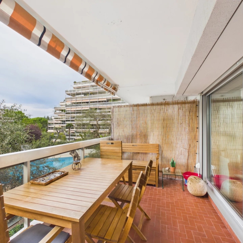 JUAN-LES-PINS – RÉSIDENCE DE STANDING AVEC PARC & PISCINE