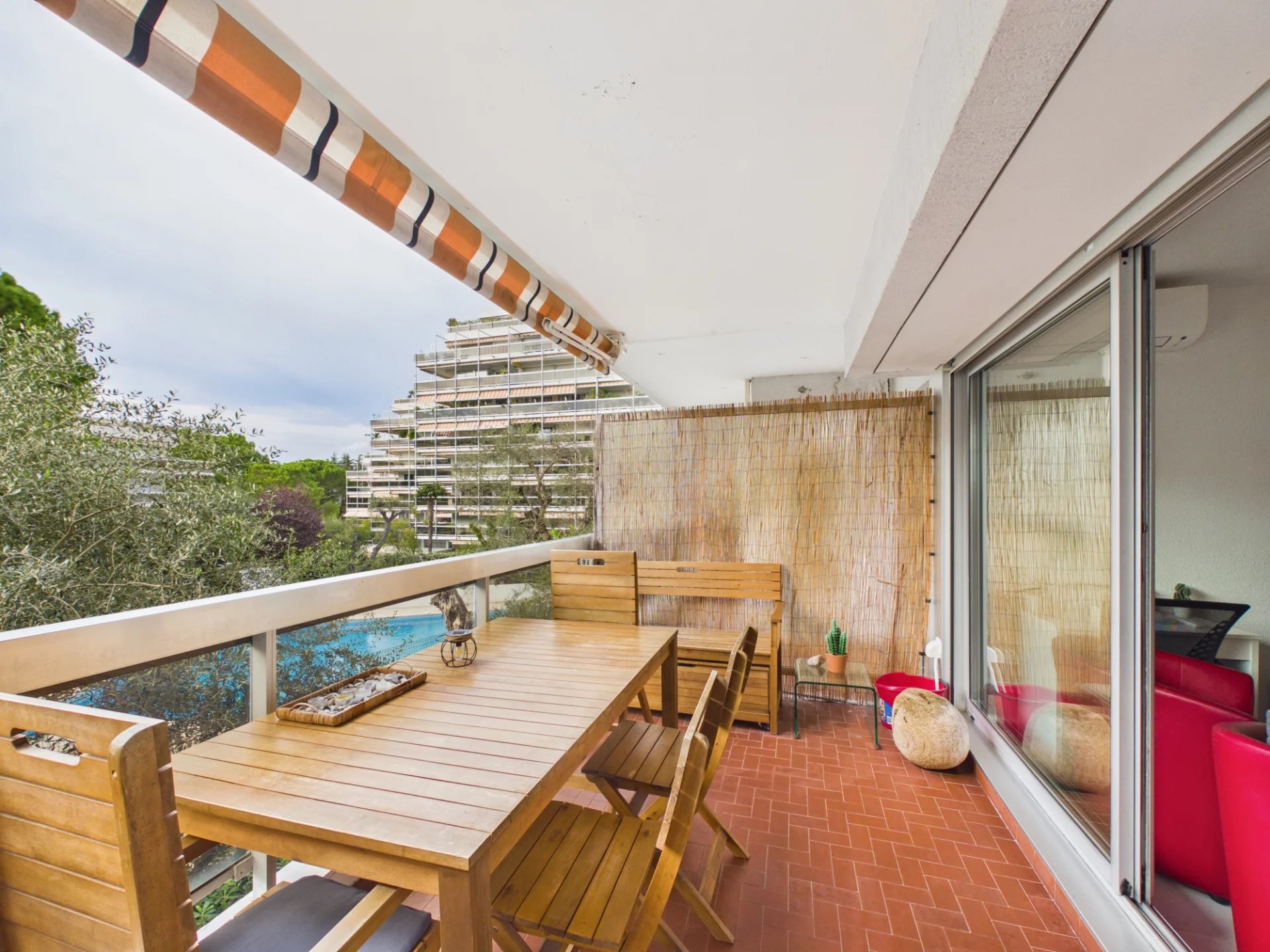 JUAN-LES-PINS – RÉSIDENCE DE STANDING AVEC PARC & PISCINE