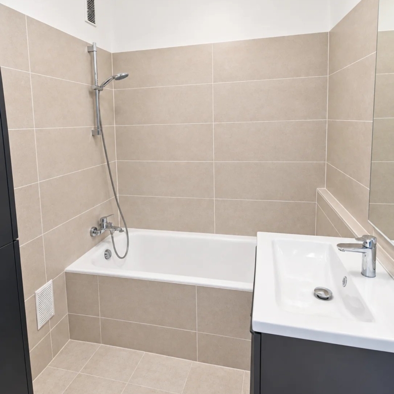 À LOUER – APPARTEMENT VIDE AVEC PLACE DE PARKING
