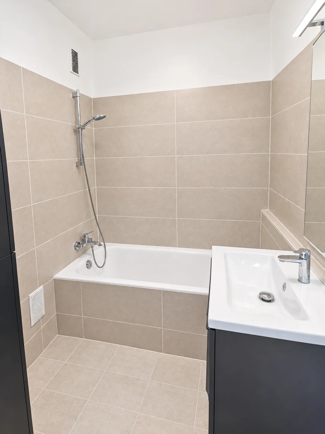 1fc2fe145e3483e7c2024cef3472b5f3_4d613b7df6_1448-original.jpg À LOUER – APPARTEMENT VIDE AVEC PLACE DE PARKING