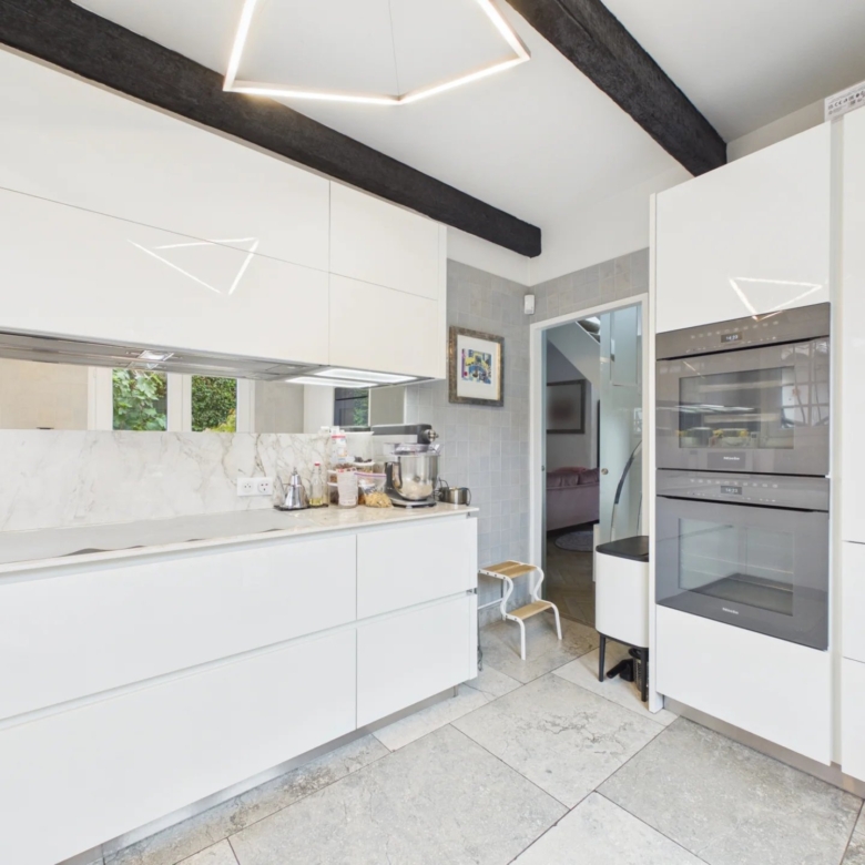 Maison de Charme 4 Pièces avec Dépendance, Jardin et Garage Emplacement d’exception au calme absolu